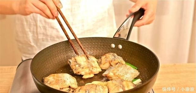 香内嫩|外香内嫩的红烧带鱼走一波,好吃的秘诀就在配料!