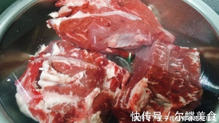 做酱牛肉时，多加“3酱”，牢记3个步骤，保证酥烂入味，酱香十足