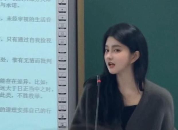 武汉大学“美女老师”走红，网友励志考武大，本人回应让人失望