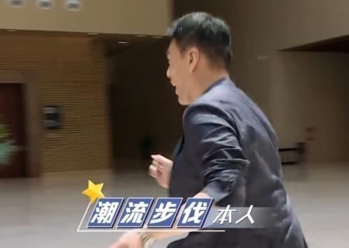 虞书欣现身《奔跑吧》看清出场方式,靠“亲戚”关系就是不一样