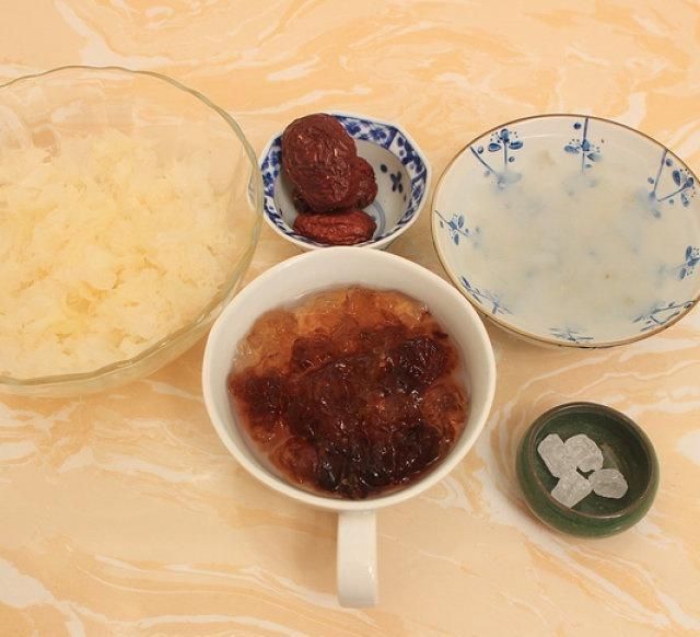 雪蛤桃胶银耳羹，多了这一步，出胶浓郁，爽滑美味，别偷懒了
