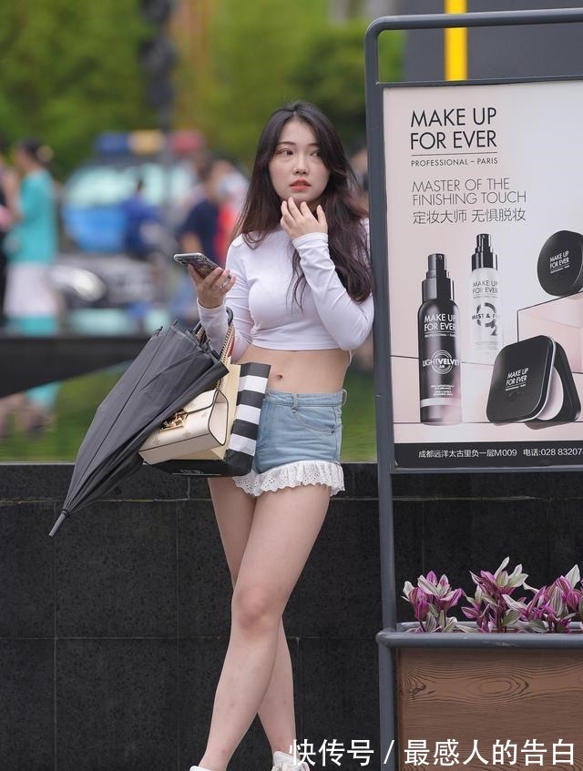 蕾丝 白T恤和牛仔短裤这么般配，难怪气质清爽，时尚感爆棚！