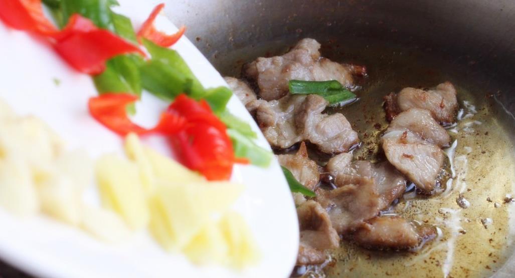 炒土豆丝|炒土豆片,牢记别直接下锅炒,多做一步,土豆片入味还解馋,好吃