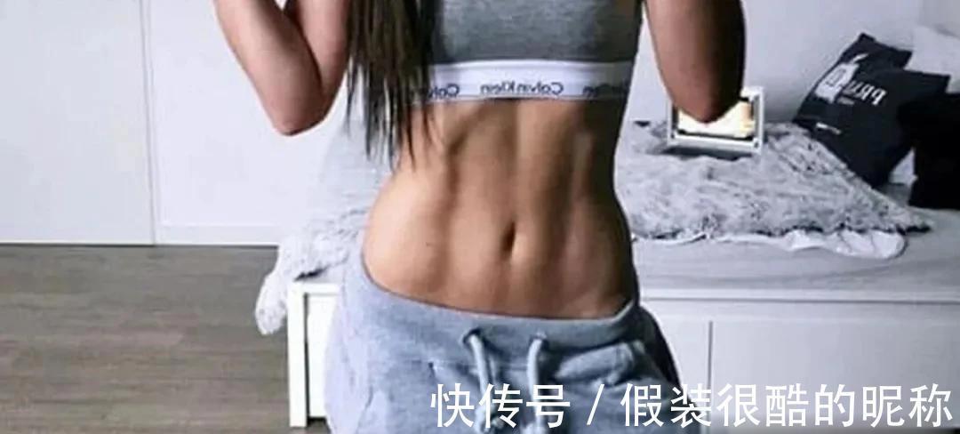 肩胛骨|学会这套瑜伽动作,还怕练不出马甲线?