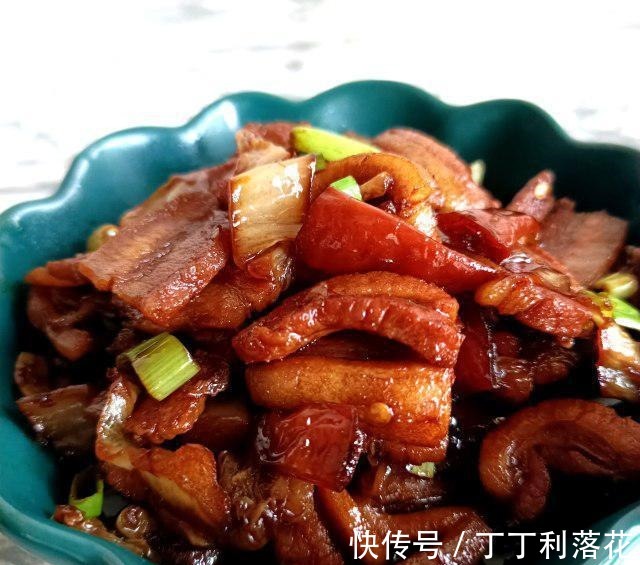 泡椒|酸包菜烧肉片，香而不腻，解馋下饭！