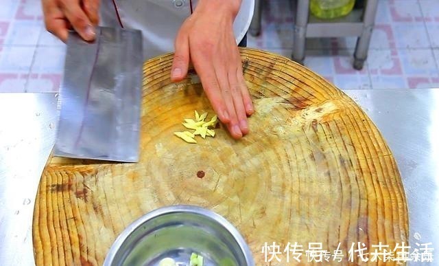 炖猪蹄我从不用高压锅只需1个妙招,猪蹄快速软烂,又香又入味