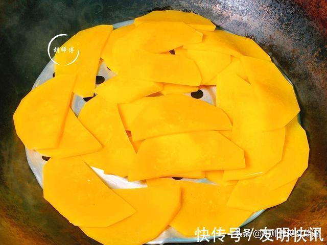 大南瓜|做南瓜饼时,只加糯米粉可不行!多加这2味,饼更香更甜更软更糯
