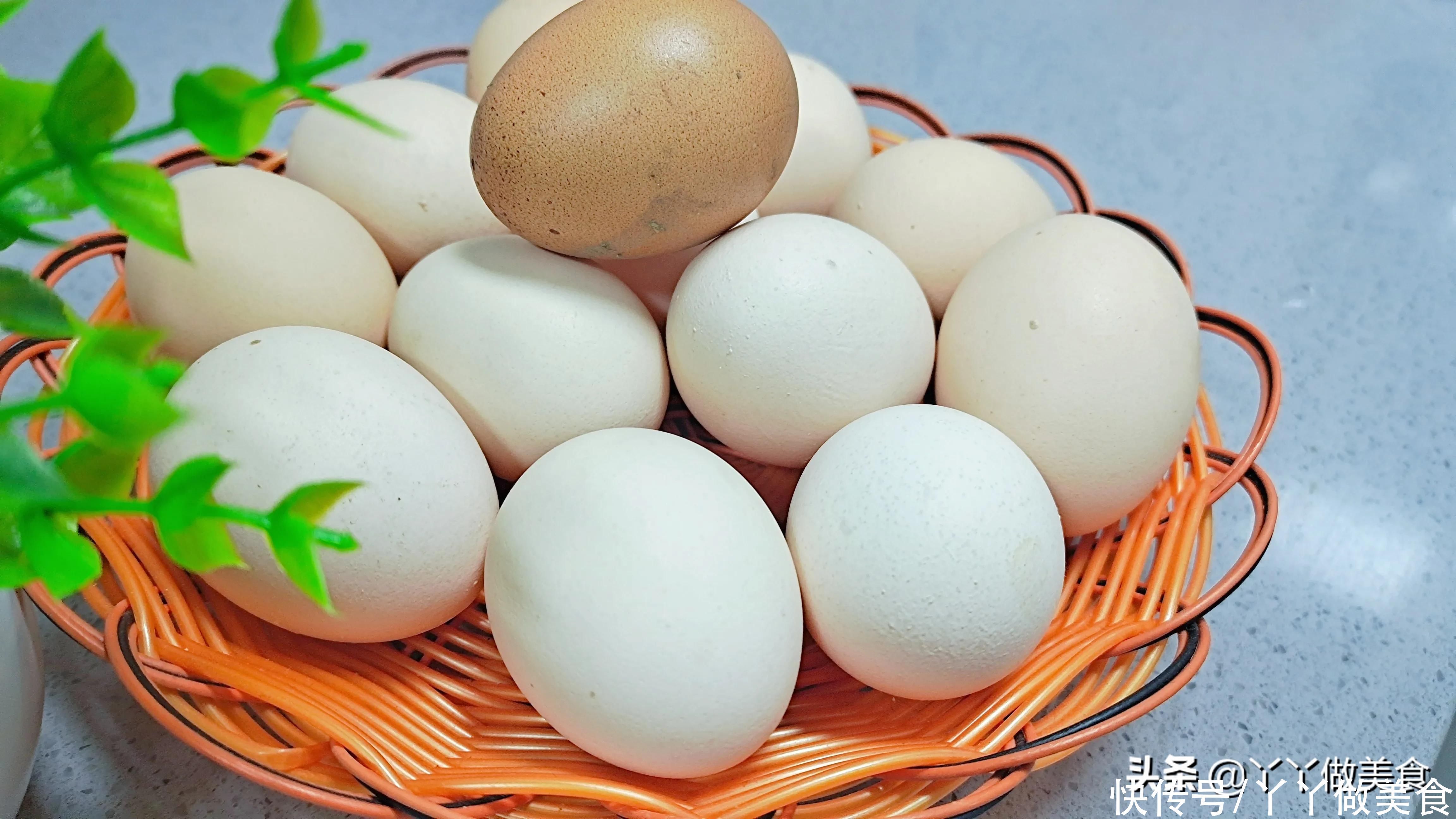 最近很火的鸡蛋做法，饭店卖45一盘，在家成本不到5元，真解馋