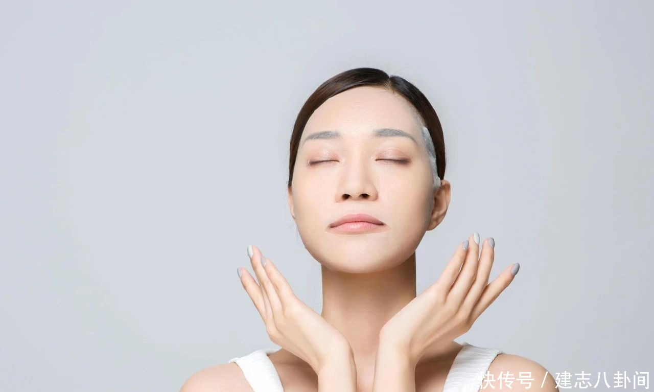 皮肤|女性想要变美,最好不要敷面膜睡觉,对皮肤的伤害你都了解吗?