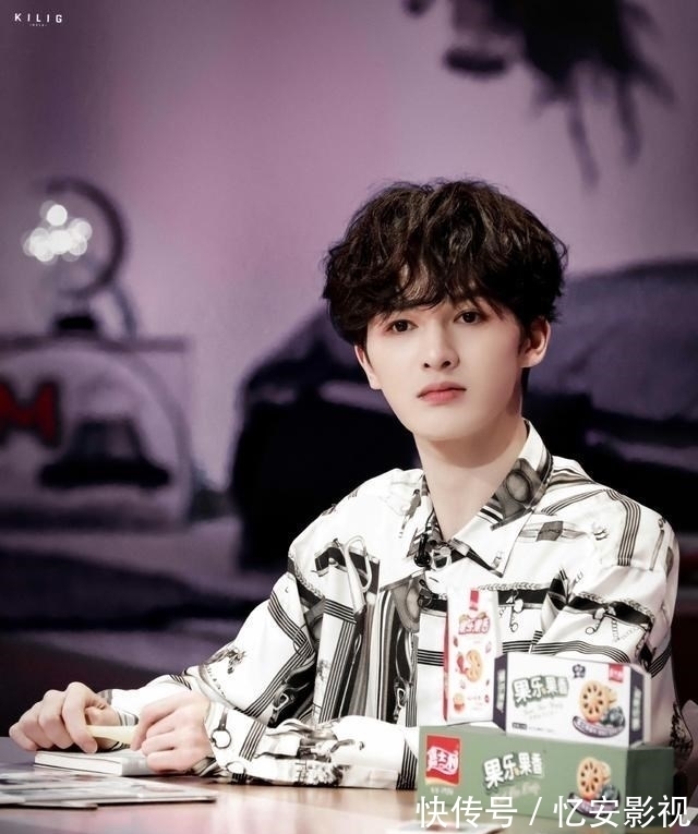 张纯烨|朱正廷加盟《我们恋爱吧3》成三季元老观察员，网友期待再爆金句