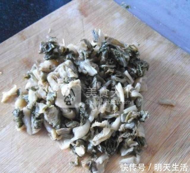 砂锅白菜的最佳食用方法是美味和营养，可以在家里做，太简单了