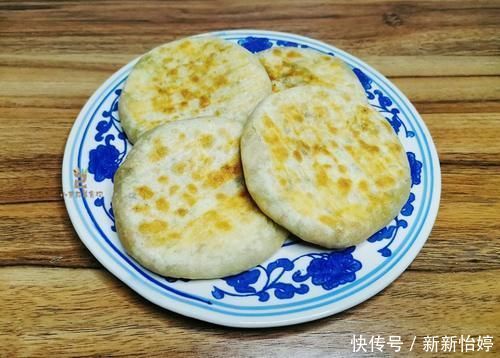 无论烙什么饼,和面时多加一种料,烙出的饼酥脆松软,凉了也不硬