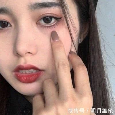 女孩|青春期女孩不想越长越丑,请远离这“3行为”,否则“长歪”别哭呦