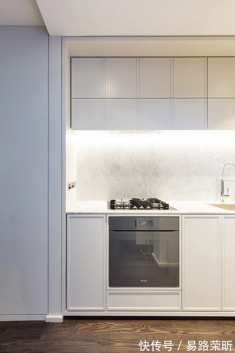 踢脚线|如何在同样的厨房空间里,比别人家多出双倍、四倍、六倍...的收纳空间呢?