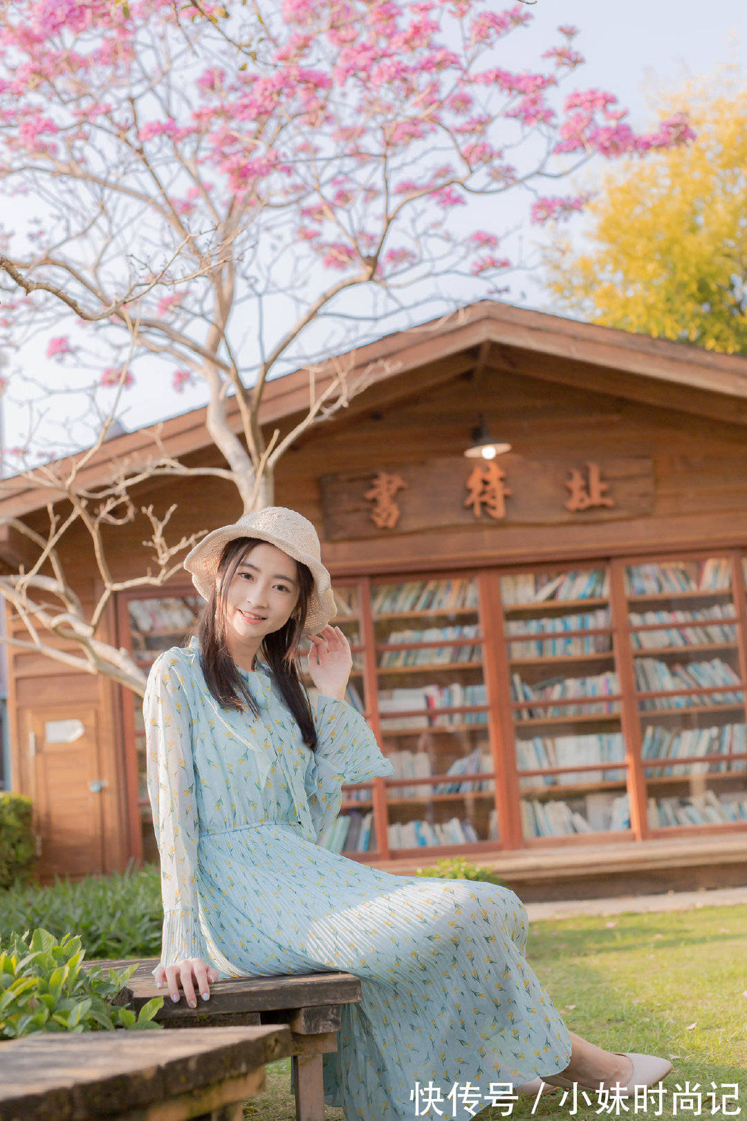 碎花裙|小姐姐的碎花裙十分的优雅清新,简约大气中也有女性的柔美