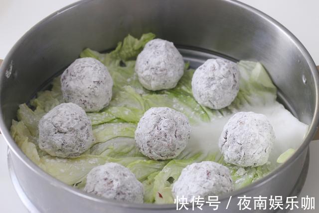 香甜|东北粘豆包的懒人做法，晶莹剔透，软糯香甜，刚出锅就吃了仨