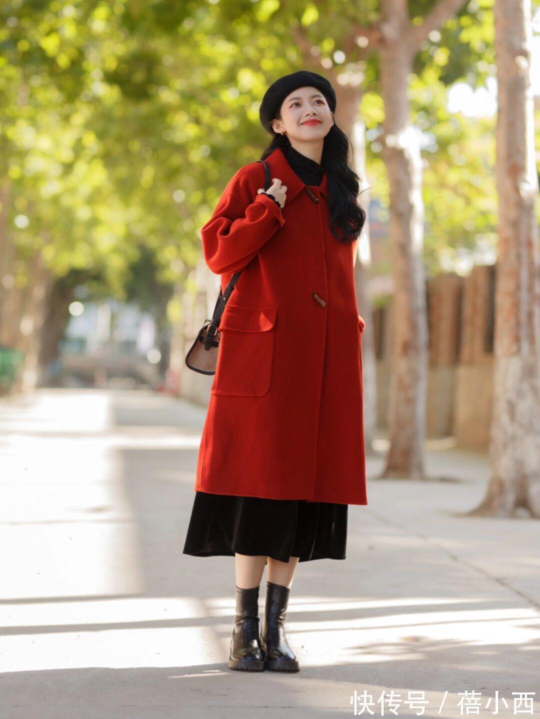 搭配 冬季还是穿“红色大衣”最时髦,搭配黑色或白色,但靠配色就赢了