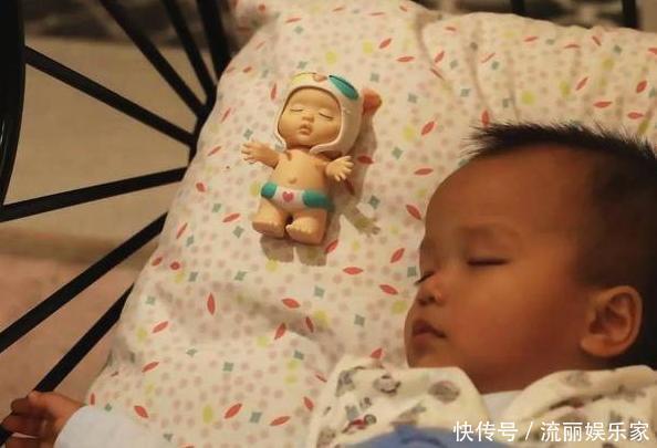 睡眠质量|宝宝多大时候才要用“枕头”很多父母用错,伤了孩子还不自知