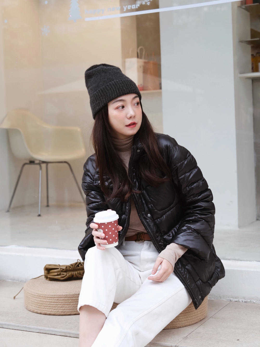 羽绒服|又被“黑色羽绒服”惊艳到,款式简单却很显气质,你有了吗?