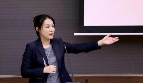 北大美女教授史蛟：留学后回来建设祖国，努力为祖国培养人才