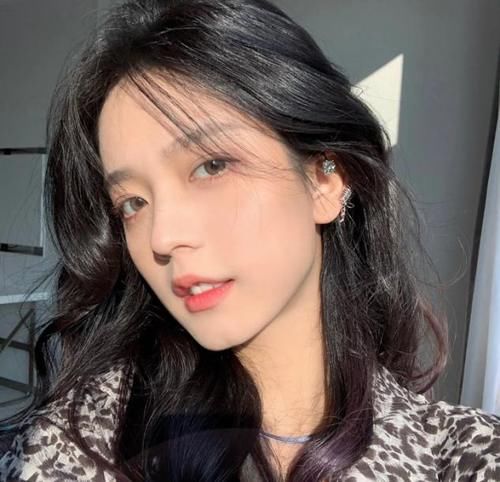 女生常见的几种脸型：方脸大气，圆脸幼态，鹅蛋脸堪称标准美人！