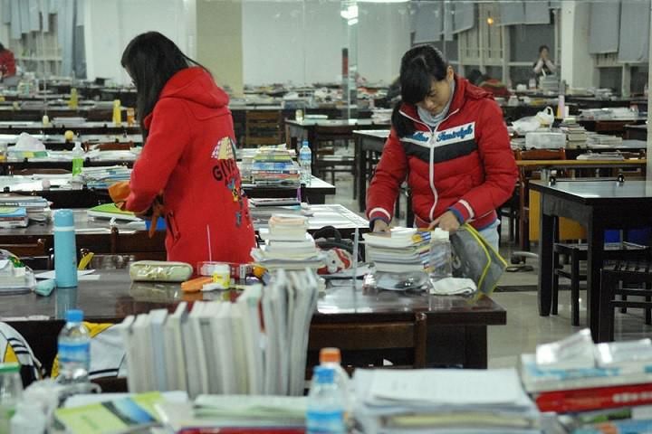 大学生|一个大学生的考研见闻，考研自习室的人，原来是这样一批批变少的