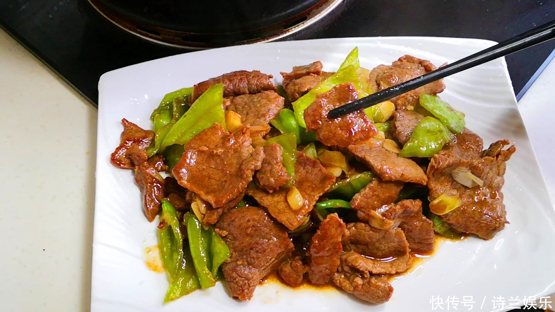 炒牛肉时，直接下锅炒就错了，大厨教你妙招，牛肉嫩滑还不塞牙！