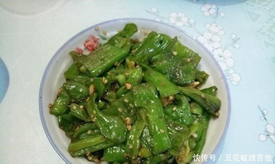 这样,青椒,好吃却不辣,孩子们很喜欢,每次上桌都要吃
