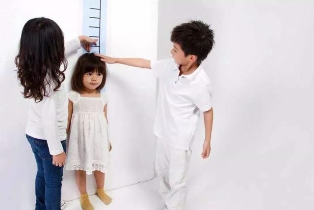 宝妈|孩子矮不矮,不是拉个同龄人对比就能判断的,其实有“标准”参照