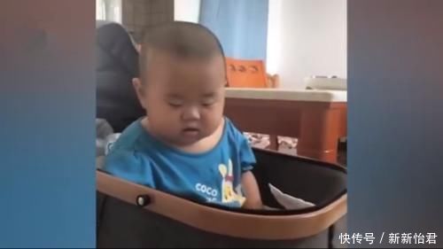 玩具车|萌娃打瞌睡“东倒西歪”,被亲妈“嘲笑”惊醒后,表情也太可爱了