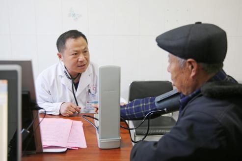 服用降压药|血压150/100，要吃降压药吗？医生：45至59岁的人不妨了解一下