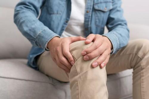 饮食|为什么老年人总是喊膝盖疼饮食牢记“2吃2不吃”,延长膝盖寿命