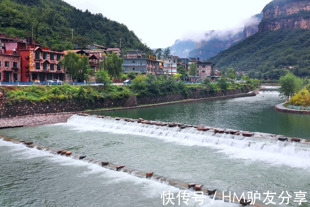 人间仙境|石板岩小镇，倒影青山，烟波浩渺，绘就了一幅人间仙境山水画