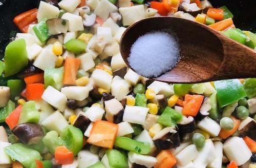 炒菜|双胞胎当天同时查出脾衰,医生:炒菜常放“1物”,不积食才怪