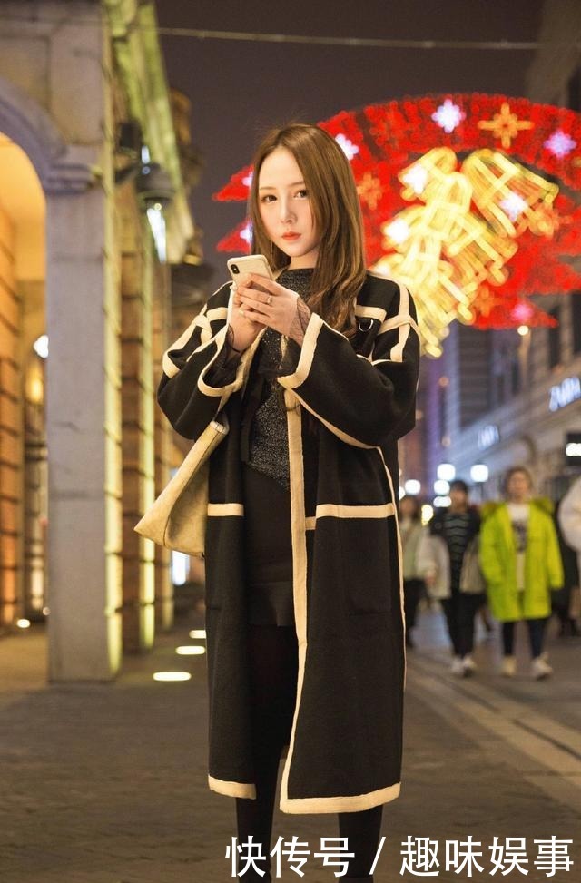 简约|时尚小姐姐穿着简约的外套搭配服饰,百搭不挑人仍然很有时尚气息