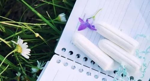 排毒|女性来例假，5种“零食”不妨多吃，补血排毒，子宫走“上坡路”