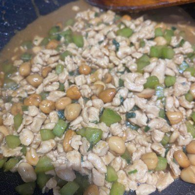 这道酱爆鸡丁比大厨做的还好吃