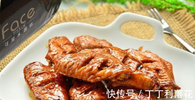 不粘锅|鸡翅的经典做法,搭配可乐,简单方便,甜而不腻,好吃到嗦骨头!
