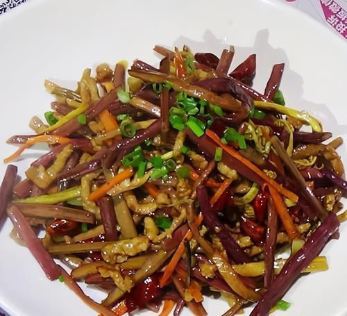 女性爱美要会吃,常吃3种美食,滋阴润燥,延缓衰老,早吃早好