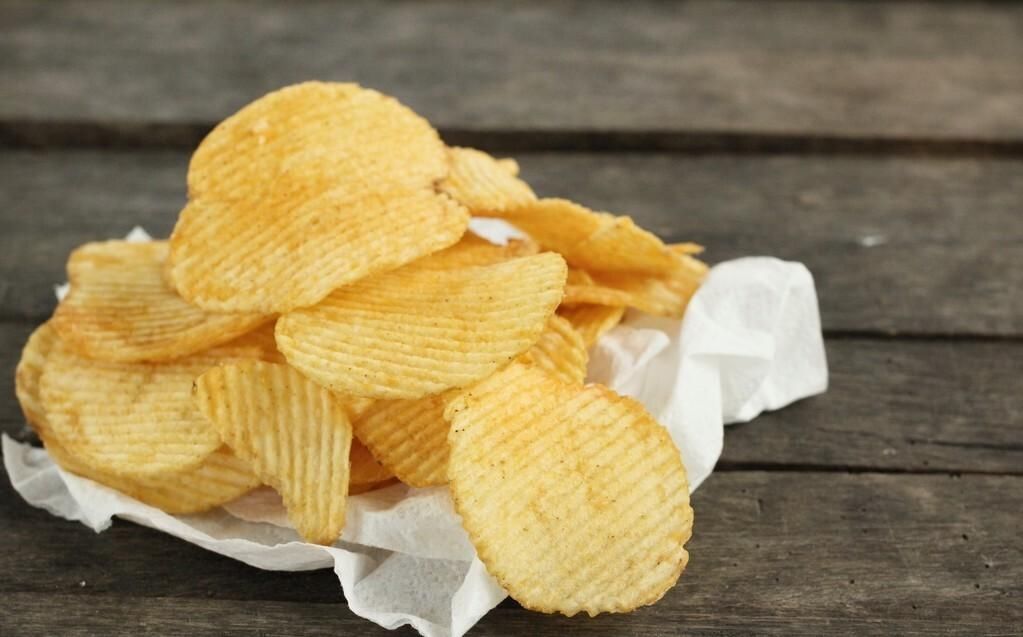 电饼铛|家常脆薯片，学会自己烤，少油少盐健康版，脆得掉渣的低脂小零食