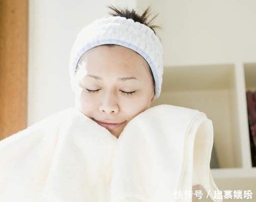 敏感肌|女生学会这3个洗脸方法,毛孔小了,皮肤也细腻了
