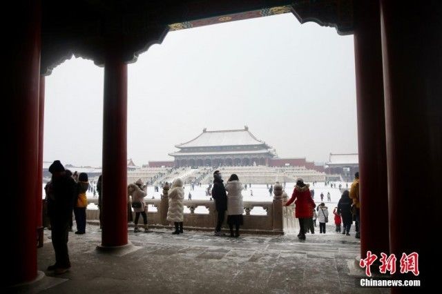 天气|市民游览雪中故宫