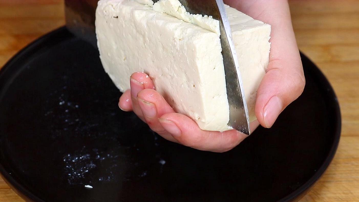 大厨教你这样做肉末豆腐，汤汁浓郁，滑嫩爽口，全家都爱吃