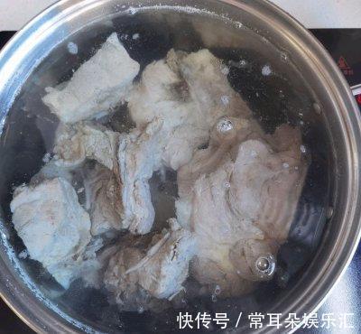 面条|饭店的鲜汤排骨面为什么那么好吃,主要是多了一步