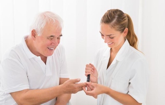 糖尿病并发症|糖尿病患者要注意,身体出现7种情况,是病情加重的“信号”