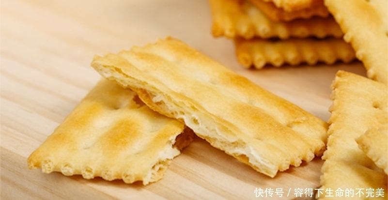 超市有4种“尴尬”饼干,比奥利奥好吃却无人问津,导购:不识货啊!