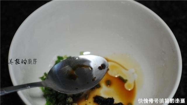 秋天|馄饨汤这么调，简单好味道，几种调料，开水一冲，比骨头汤还鲜