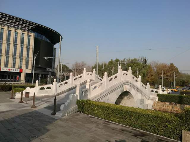 绝技#《闻见偶录》中,记录天桥的乞丐会“蛤蟆戏”,可惜这绝技失传了