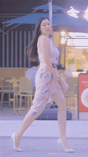 |搞笑GIF段子:儿子偷拿了家里的钱,被我发现了