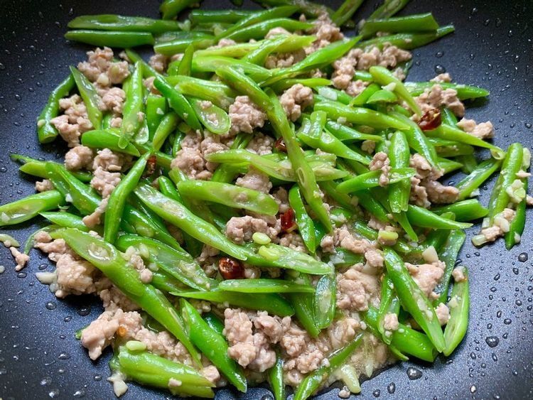 肉末|它是蔬菜中的“补钙王”，2块钱1斤，很多人都把它忽略了